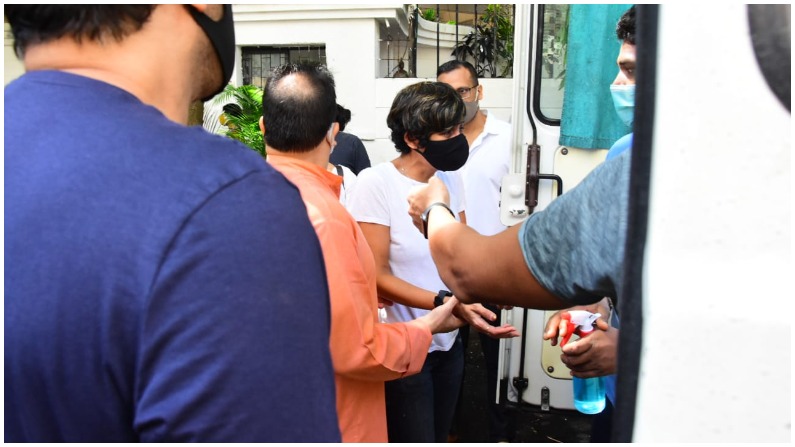 Bollywood: Mandira Bedi's husband dies of heart attack, body taken for cremation