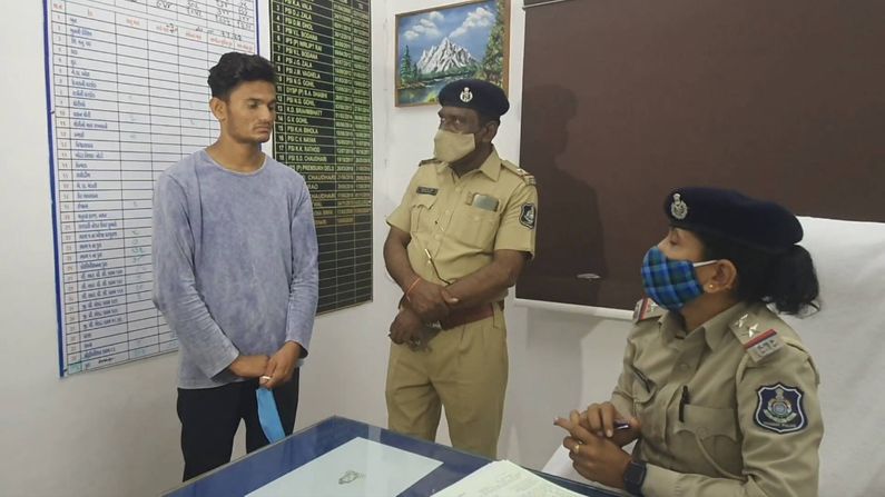 Sabarknatha: youth threatens to publish pictures, takes final step,Police arrests youth