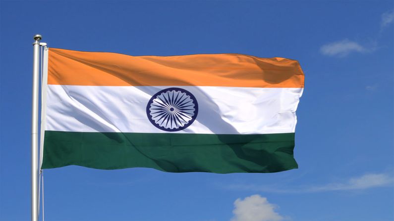 કોંગ્રેસે 1931માં રજુ કરેલા ત્રિરંગામાં ફેરફાર કરીને બંધારણસભા દ્વારા 22 જુલાઈ 1947ના રોજ ત્રિરંગાને દેશના રાષ્ટ્રધ્વજ તરીકે અપનાવવામાં આવ્યો હતો.