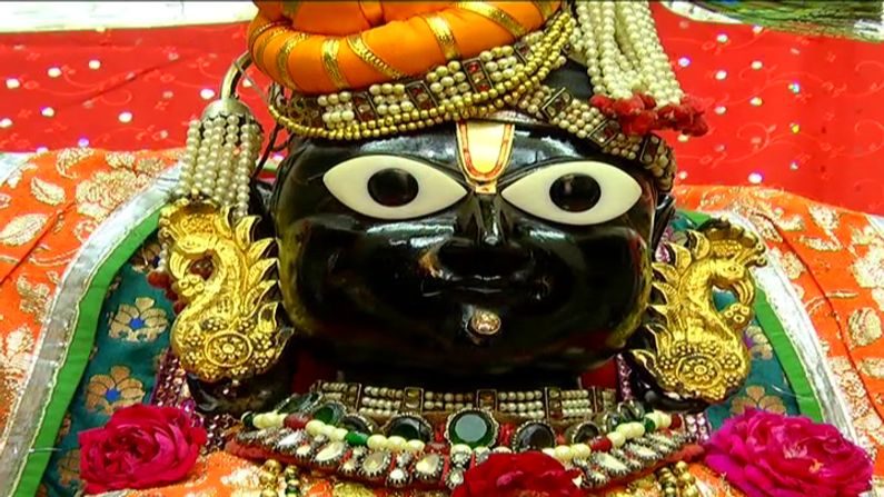 કહે છે કે જે કાલારામજીના આ મૂર્તિ રૂપના એકવાર પ્રત્યક્ષ દર્શન કરી લે છે, તેને તો આ મુખડાની માયા લાગી જાય છે. પછી તો ભક્ત વારંવાર સહજપણે જ આ ઘેલું લગાવતી પ્રતિમાના દર્શને ખેંચાઈ આવે છે. ત્રિકાળ સંધ્યામાં હોઈ શ્રીરામનું આ રૂપ અત્યંત સાત્વિક, શાંત અને કૃપાળુ ભાસે છે. કે જેના દર્શનથી ભક્તોને પણ પરમશાંતિનો અહેસાસ થાય છે.