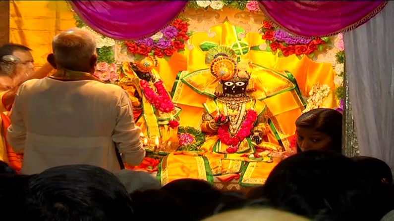 સુદ પક્ષની નોમ હોય કે વદ પક્ષની નોમ હોય, ‘નવમી’ તિથિએ કાલારામજીના દર્શનનો મહિમા છે. તો રામનવમીના અવસરે પદ્માસનમાં વિદ્યમાન રામજીના આ રૂપના દર્શનની સવિશેષ મહત્તા છે. કહે છે કે રામનવમીના રોજ તો ‘કાલારામજી’નું રૂપ જાણે કંઈક ઓર જ ખીલી ઉઠે છે !
રામ જન્મોત્સવ ઉપરાંત દિવાળી, બેસતુ વર્ષ, અખાત્રીજ અને સીતાવિવાહ જેવાં અવસરો પણ અહીં ઉત્સાહથી ઉજવાય છે.