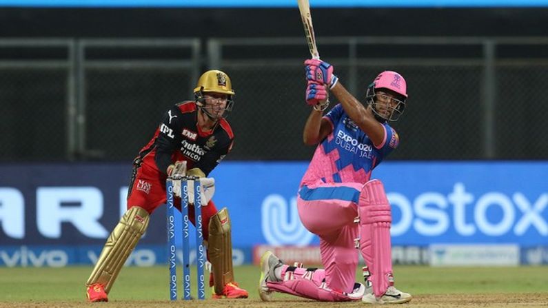 IPL માં શિવમ દુબે રોયલ ચેલેન્જર્સ બેંગ્લોર તરફ થી રમી ચુક્યો છે. હાલમાં દુબે રાજસ્થાન રોયલ્સ ટીમનો હિસ્સો છે. IPL માં તે 21 મેચ રમી ચુક્યો છે. જે દરમ્યાન તેણે 314 રન કર્યા છે.