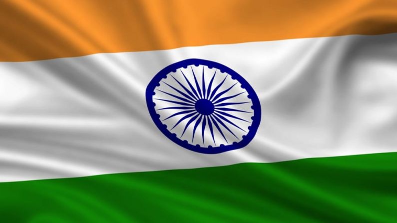 ભારતને 15 ઓગસ્ટ 1947માં આઝાદી મળી હતી.પરંતુ તે પહેલાં જ દેશની બંધારણ સભાએ કાર્ય કરવાનું શરૂ કરી દીધું હતું.જેથી, આઝાદીના 23 દિવસ પહેલા જ બંધારણ સભાએ ત્રિરંગાને દેશના રાષ્ટ્રધ્વજ તરીકે અપનાવ્યો હતો.
