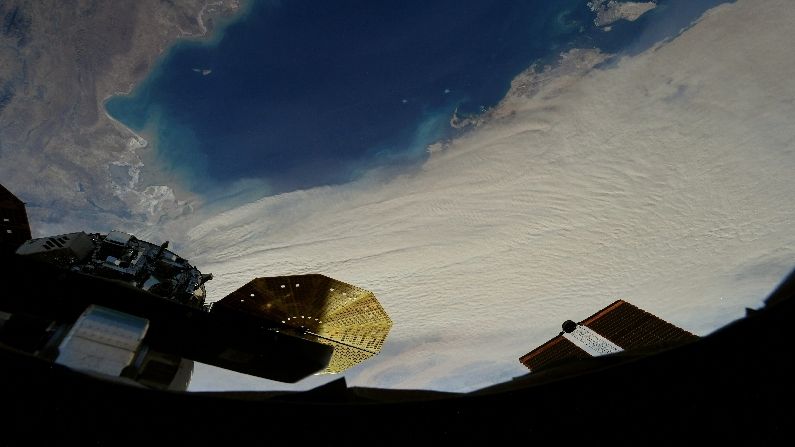A terrible 'sand storm' appeared on Earth, Astronaut stationed on ISS captured on camera