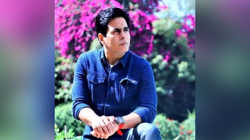 અમન વર્મા (Aman Verma): અમન વર્માનું ટીવીની દુનિયામાં સારું નામ હતું. તેમણે ફિલ્મ ઈન્ડસ્ટ્રીમાં પણ ખુબ મહેનત કરી, પરંતુ એક સ્ટિંગ ઓપરેશનથી તેની દુનિયા હચમચી ઉઠી. એક ચેનલના સ્ટિંગ ઓપરેશનમાં અમન વર્મા એક યુવતીને કામ આપવાના બહાને સેકસ્યુલ ફેવર માંગતો પકડાઇ ગયો હતો.