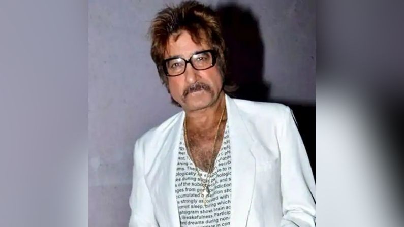 શક્તિ કપૂર (Shakti Kapoor): એક સ્ટિંગ ઓપરેશન દરમિયાન શક્તિ કપૂરની પણ ખુબ ધજ્જિયા ઉડી હતી. વર્ષ 2005માં એક ટીવી રિપોર્ટરને શક્તિ કપૂરે અપશબ્દો કહ્યા હતા. શક્તિ કપૂર કહેતા, 'હું તમને પ્રેમ આપવા માંગુ છું અને જો તમે ફિલ્મ ઉદ્યોગમાં આવા માંગતા હોય તો તમારે તે કરવું પડશે જે હું તમને કરવા માટે કહું' આ પછી શક્તિ કપૂરની ખૂબ ફજેતી થઈ હતી.