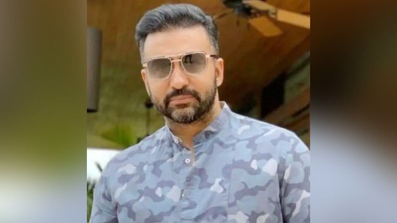 રાજ કુંદ્રા (Raj Kundra): રાજ કુંદ્રાની મુંબઈ ક્રાઈમ બ્રાંચે અશ્લીલ ફિલ્મો બનાવવા બદલ ધરપકડ કરી છે. રાજ કુંદ્રાને 23 જુલાઈ 2021 સુધી કોર્ટ દ્વારા પોલીસ રિમાન્ડ પર મોકલવામાં આવ્યો છે. રાજ કુંદ્રા વિદેશી એપ્લિકેશન માટે અશ્લીલ ફિલ્મો બનાવતો હતો, જેનું શૂટિંગ મુંબઈના મડ આઈલેન્ડ વિસ્તારમાં કરવામાં આવતું હતું.