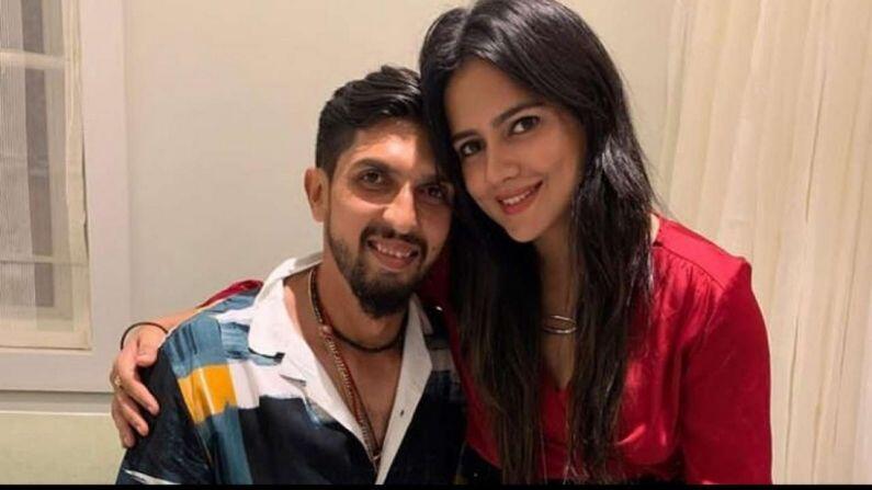 ઇશાંત શર્મા (Ishant Sharma) ની પત્નિ પ્રતિમા સિંહ (Pratima Singh) જાણીતી બાસ્કેટ બોલ ખેલાડી રહી છે. તે ભારતીય ટીમનો હિસ્સો પણ રહી ચુકી છે. પ્રતિમા એ સાયકોલોજી અને ફિઝીકલ એજ્યુકેશનમાં ગ્રેજ્યુએશન કર્યુ હતુ. તેના બાદ ફિઝીકલ એજ્યુકેશનમાં જ માસ્ટર્સ કર્યુ હતુ.