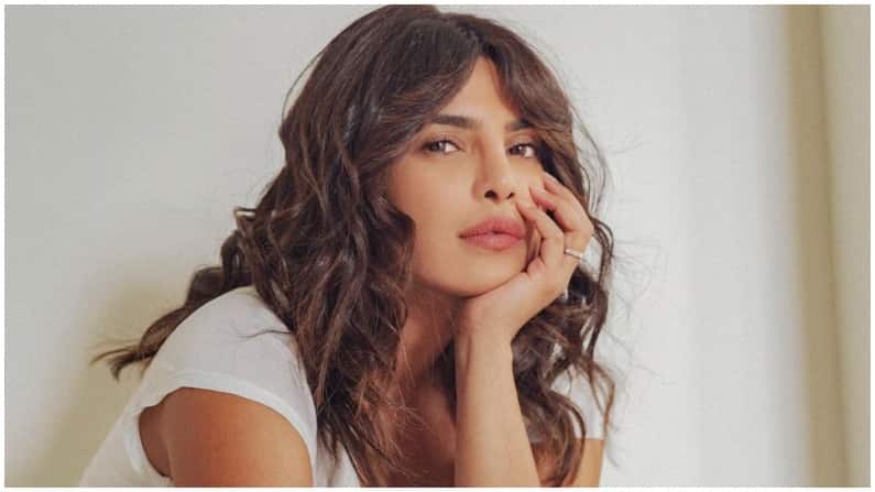 'દેશી ગર્લ' પ્રિયંકા ચોપડા (Priyanka Chopra) ન્યૂયોર્કની એક રેસ્ટોરન્ટની માલિક છે. તેનું નામ સોના છે. પ્રિયંકા પાસે પોતાનું પ્રોડક્શન હાઉસ છે જેનું નામ પર્પલ પેબલ પ્રોડક્શન છે. ઉપરાંત, તે ઘણી મોટી બ્રાન્ડની એડ પણ કરે છે.