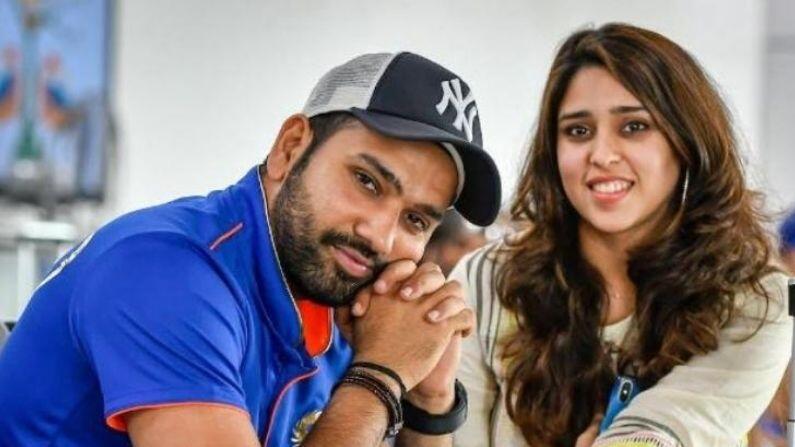 રોહિત શર્મા (Rohit Sharma) ની પત્નિ રિતીકા સજદેહ (Ritika Sajdeh) ગ્રેજ્યુએટ છે. સાથે તે સ્પોર્ટ ઇવેન્ટ મેનેજર પણ હતી. પોતાના પિતરાઇ ભાઇ બંટી સજદેહ ની કંપનીમાં તે કામ કરતી હતી. લગ્ન પહેલા તે કોહલીનુ કામ પણ જોઇ રહી હતી.