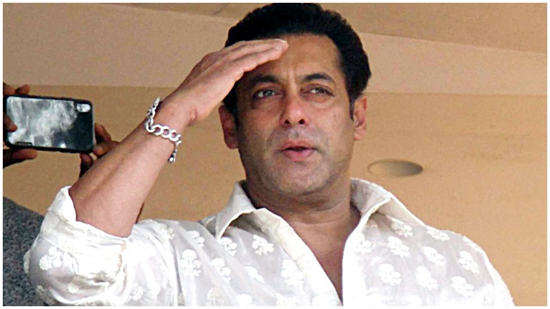 સલમાન ખાન (Salman Khan) અને તેની બ્રાંડ બીઇંગ હ્યુમન કોણ નથી જાણતું? સલમાન ખાનના મૂવીઝ સિવાય ઘણા સાઈડ બિઝનેશ અને બ્રાન્ડ્સ છે. તેની પાસે પોતાનું પ્રોડક્શન હાઉસ સલમાન ખાન ફિલ્મ્સ છે જેણે ઘણી હિટ ફિલ્મો બનાવી છે. તેમજ કપિલ શર્મા શો પણ સલમાન પ્રોડ્યુસ કરે છે. આ સિવાય તે બ્રાન્ડ ફ્રેશ (Fresh) ના માલિક છે જે ઘણા ઉત્પાદનોનું વેચાણ પણ કરે છે.