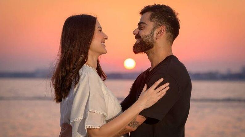 ટીમ ઇન્ડીયાના કેપ્ટન વિરાટ કોહલી (Virat Kohli) જે રીતે ક્રિકેટમાં મોટુ નામ છે, એવુ જ મોટુ નામ તેની પત્નિ બોલીવુડમાં ધરાવે છે. અભિનેત્રી પત્નિ અનુષ્કા શર્મા (Anushka Sharma) એ BA કર્યા બાદ ઇકોનોમિક્સમાં માસ્ટર્સ કર્યુ છે.