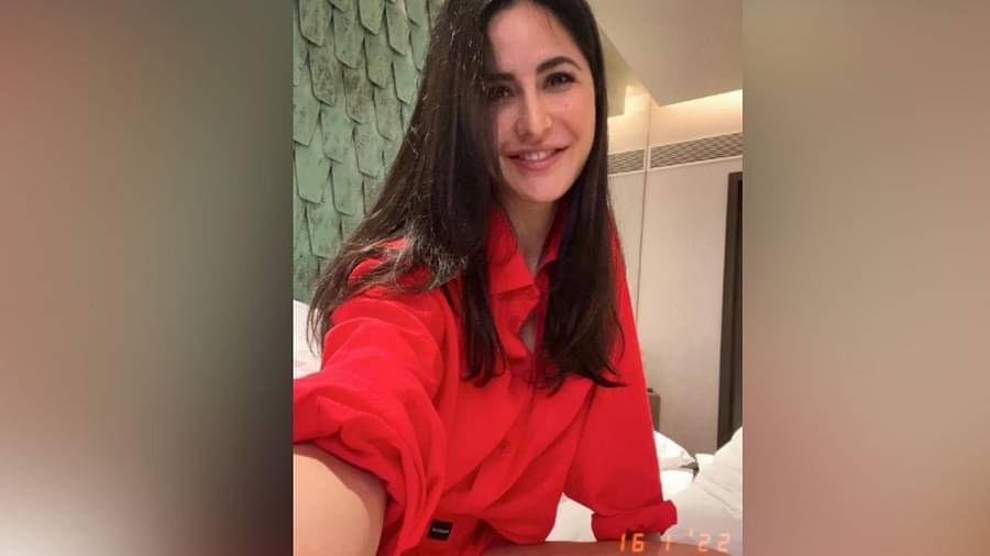 Katrina is enjoying quality time with Vicky in Indore, looks very beautiful in red shirt dress