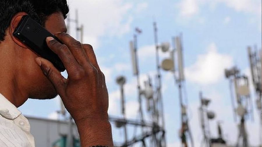 देश के करोड़ों मोबाइल यूजर्स के लिए बुरी खबर, इस साल फिर महंगा हो सकता है रिचार्ज प्लान