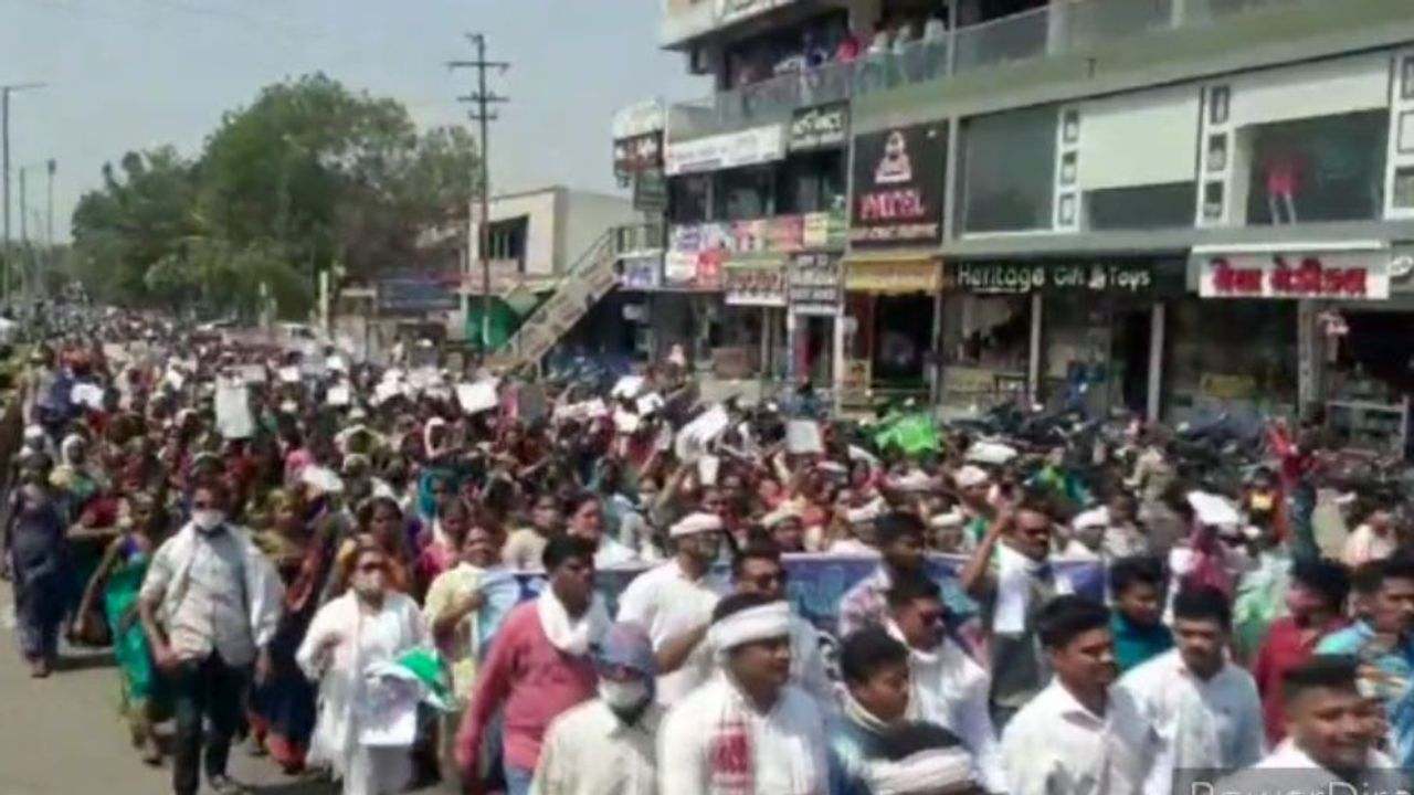 Massive rally by tribal people at Vyara protest Par-Tapi-Narmada link project