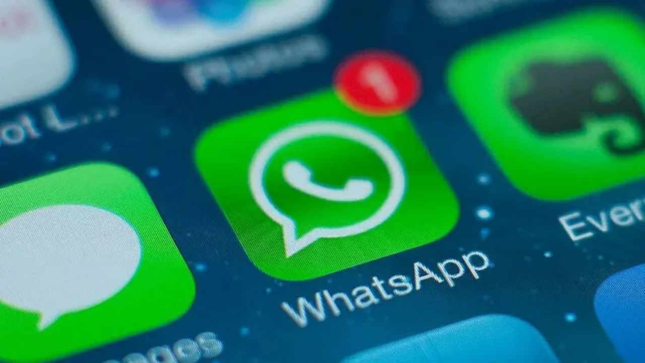 WhatsApp will allow 32 people to make group voice calls and large file sharing