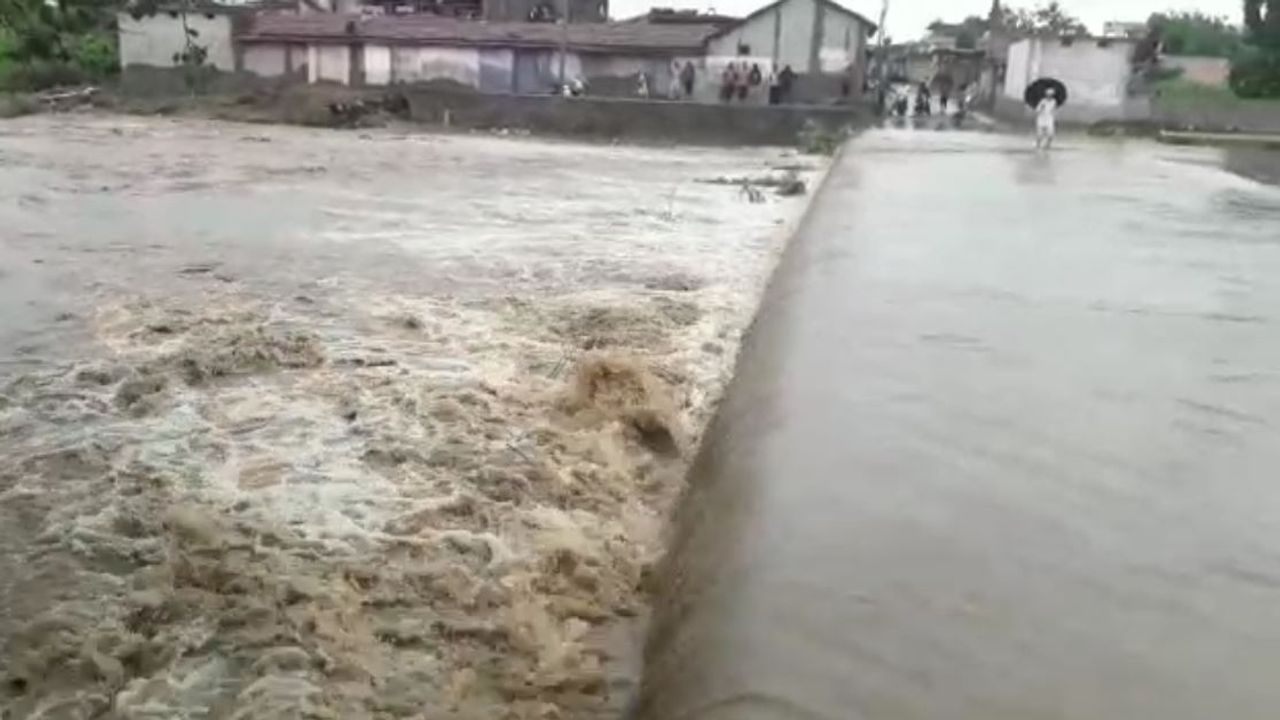 Local river of Bordi village in Amreli turned back on the causeway