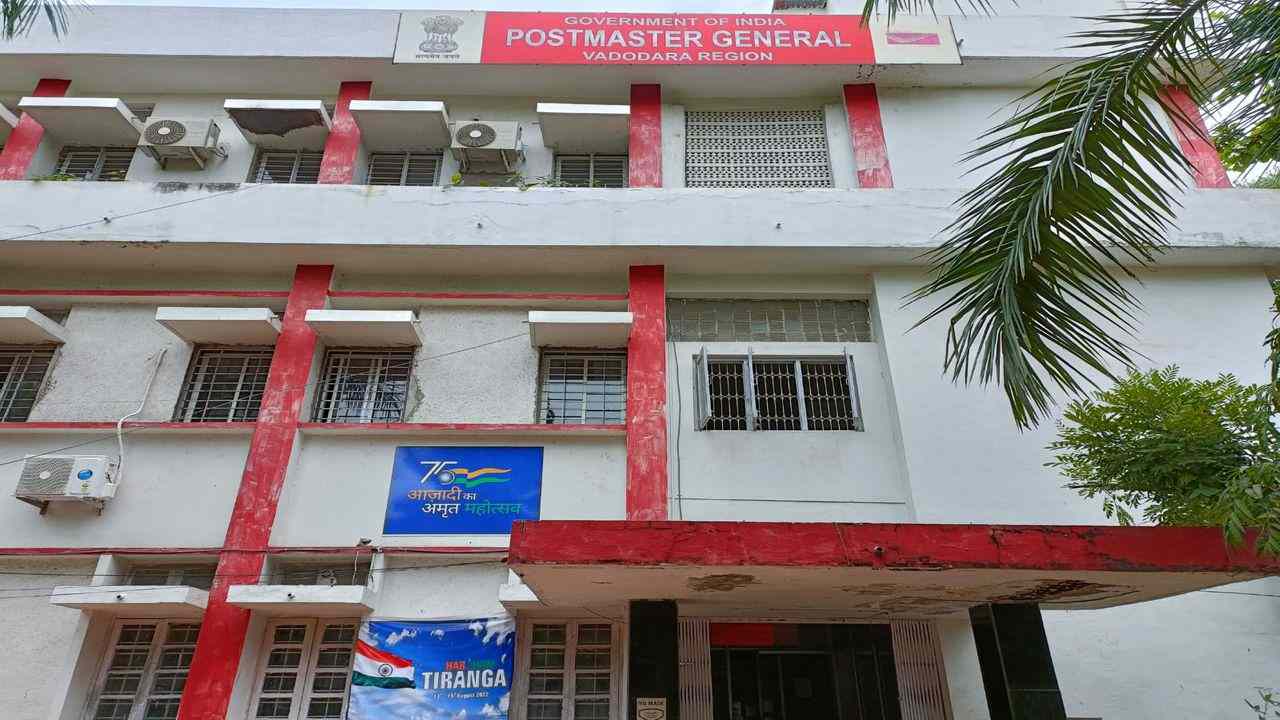 Vadodara પોસ્ટલ વિભાગે 2 લાખ 44 હજાર રાષ્ટ્રધ્વજને અન્ય પોસ્ટ ઓફિસમાં