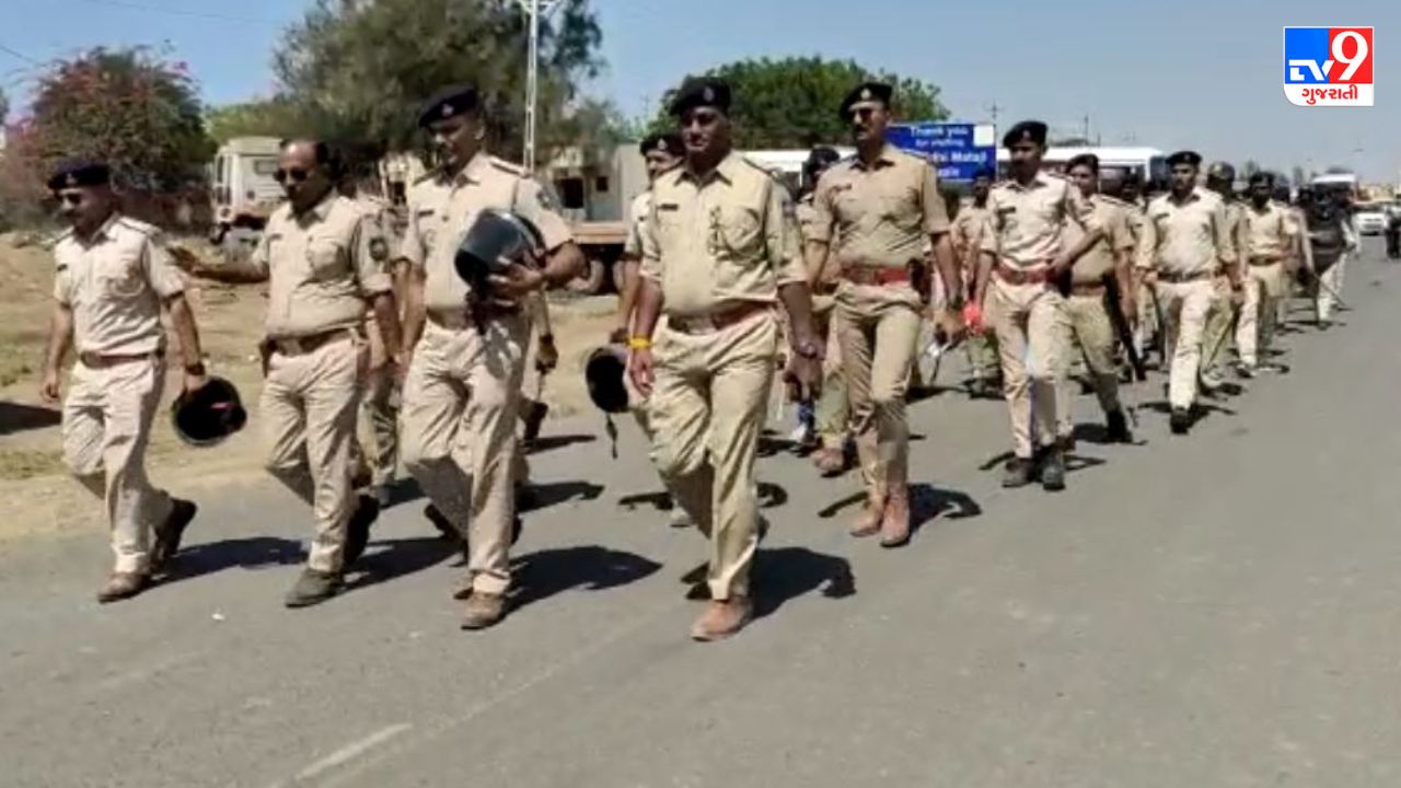 Dwarka dimolition police on duty