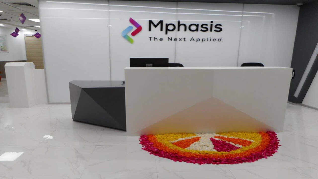 Mphasis Ltd : કંપનીનો શેર 3.54 ટકા ઘટીને રૂ. 2578 પર બંધ થયો હતો. તે એક સપ્તાહમાં 6 ટકા, એક વર્ષમાં 30 ટકા વધ્યો છે. તે જ સમયે, કંપનીએ એક્સચેન્જને જણાવ્યું કે આશિષ દેવલેકરને 3 જાન્યુઆરી 2024થી યુરોપના નવા વડા બનાવવામાં આવ્યા છે. હાલમાં અનુરાગ ભાટિયા યુરોપના વડા છે. તેમને હવે ગ્લોબલ બિઝનેસ સર્વિસ બિઝનેસના વડા બનાવવામાં આવ્યા છે.